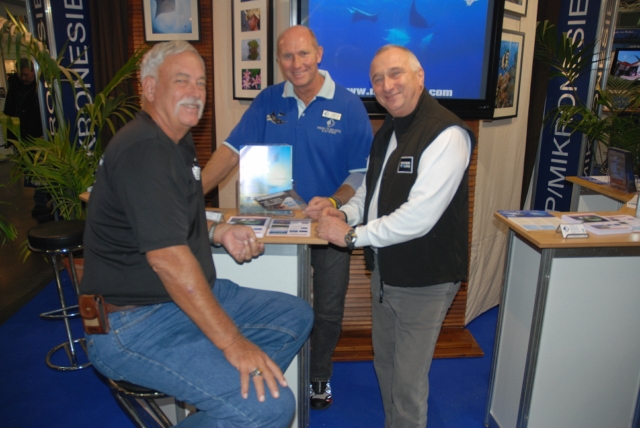 Bill Acker, Yap Divers manager Jan Sledsens and Roger from German dive travel agency Roger Tours at the Manta Ray Bay Resort booth